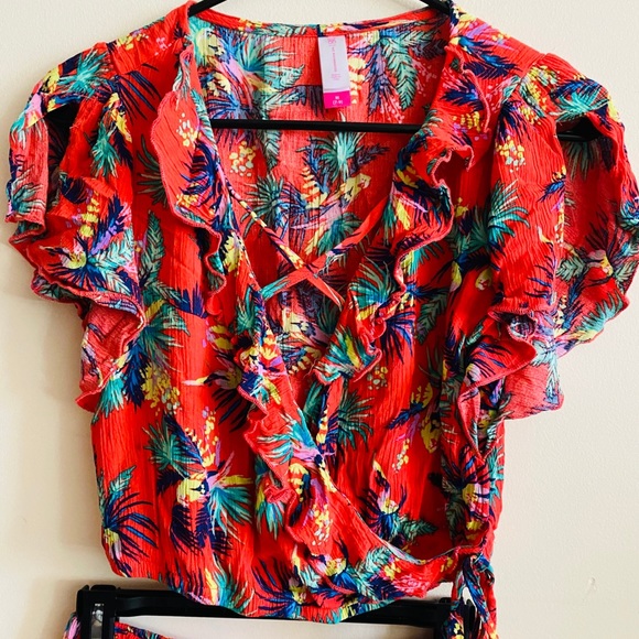 Super cute matching shorts and criss cross top - Picture 5 of 6